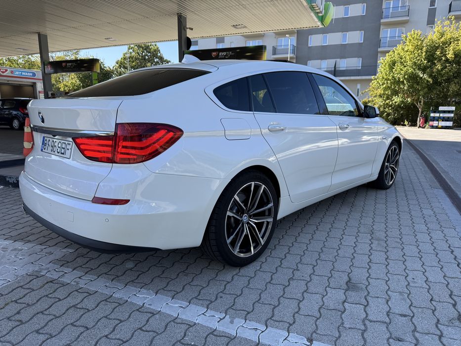 Bmw 530 GT  2013 panoramic