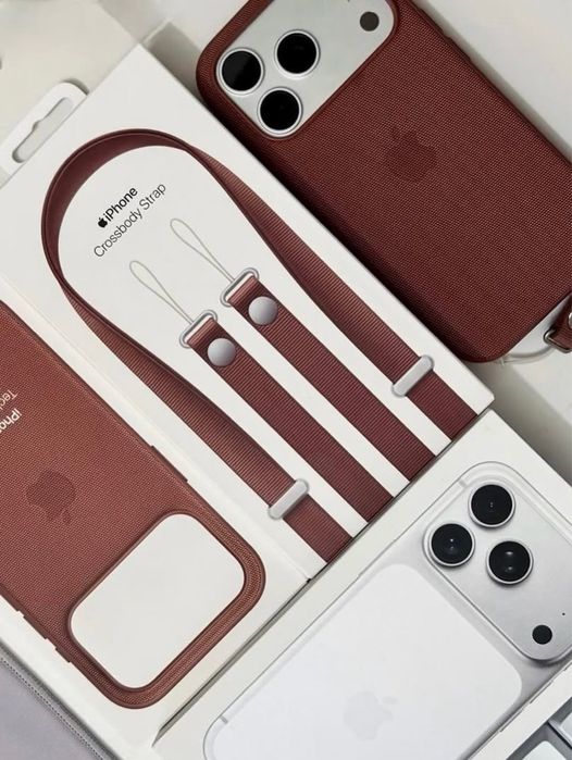 КОМБО: Techwoven калъф с лого + връзка Crossbody Strap за iPhone 17 Pro и 17 Pro Max