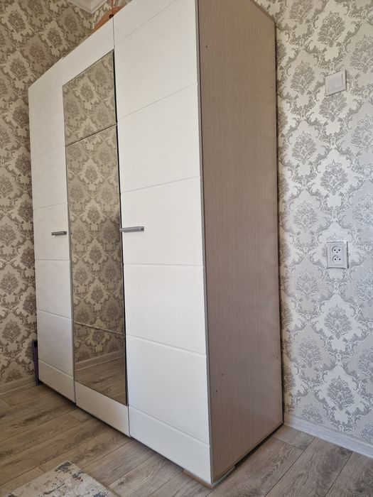 Продаётся шкаф трехсворчатый