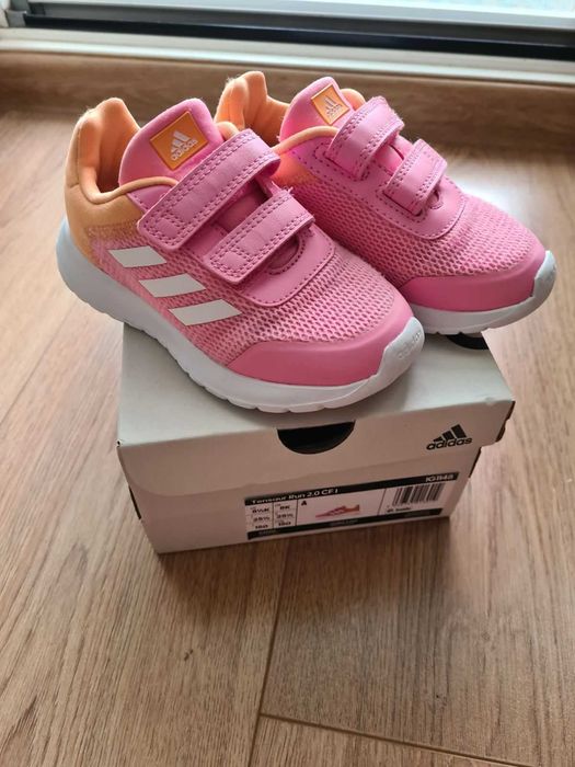 Детски маратонки Adidas Sportswear. Номер 25,5.