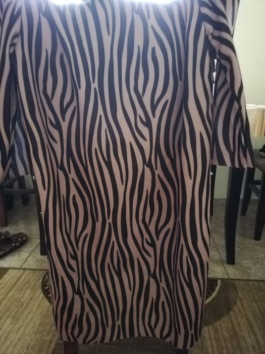 Рокля с животински принт. Нова. Стои много добре.