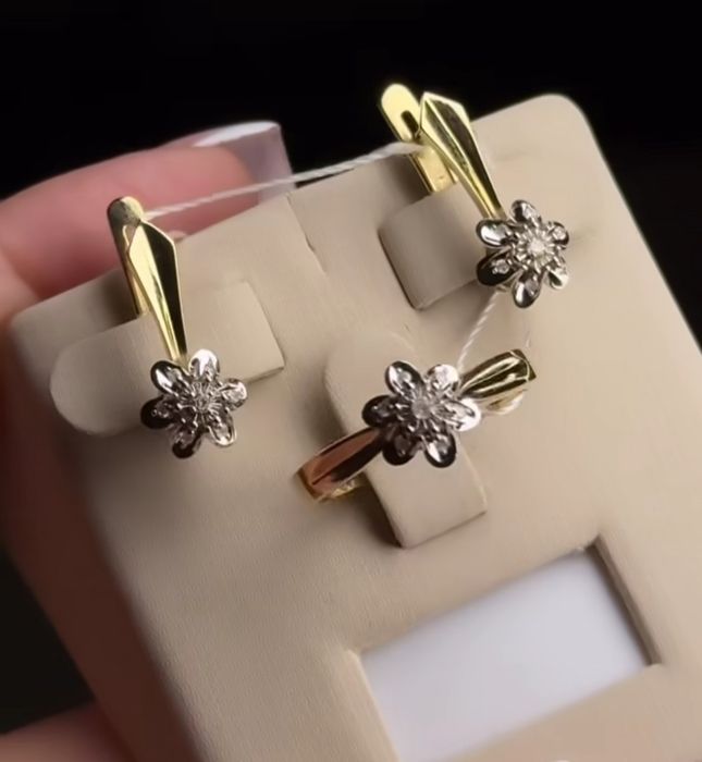 Золотой комплект с бриллиантами