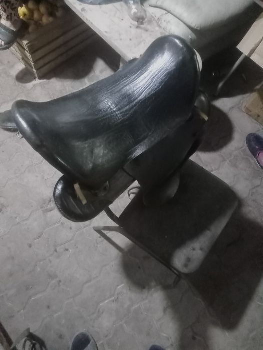 В продаже два седла