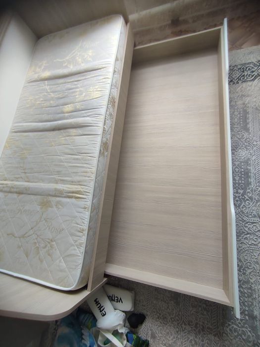 Продам кровать .