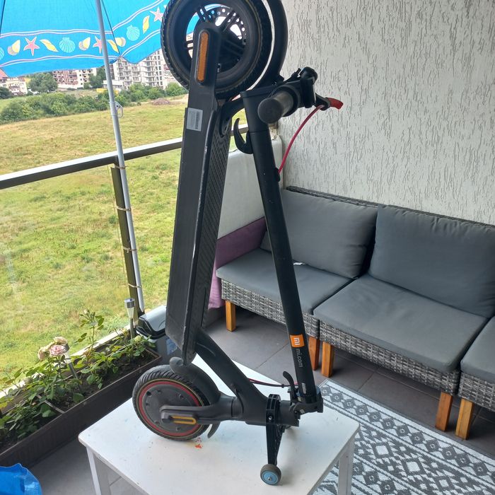 Suport transport / depozitare cu roti trotineta electrica Xiaomi M365 / Pro / 1S