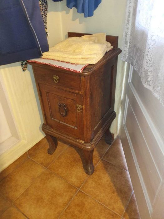 Dulapioare Art Deco, noptiere vintage din lemn masiv si Sifonier