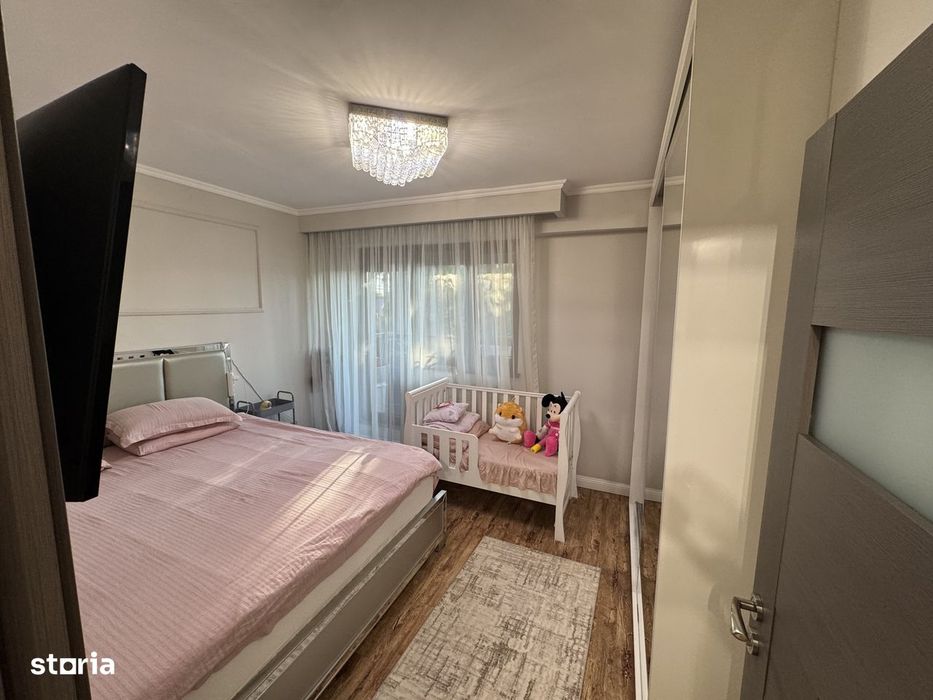 Apartament două camere mobilat/ utilat / parcare/et 1/ metrou/s1