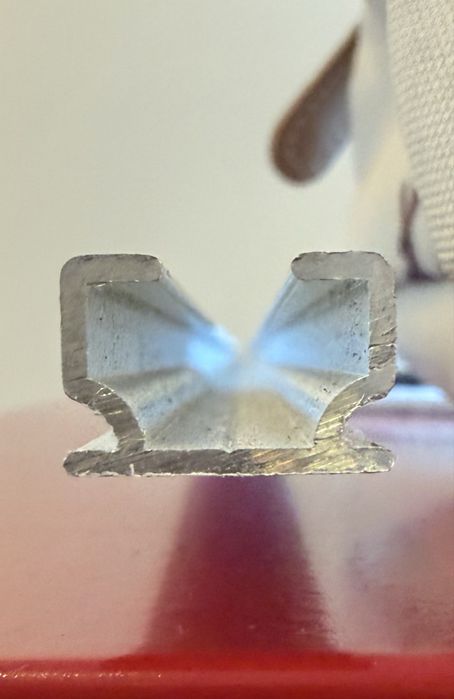 Алуминиева единична релса Giada