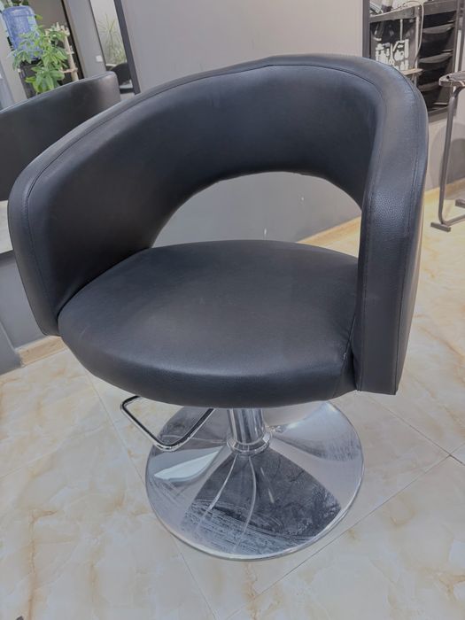 Парикмахерское кресло