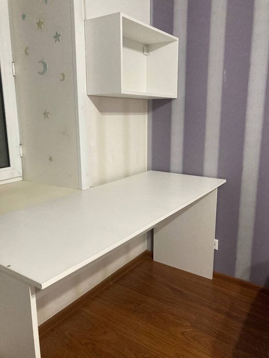 Продам стол и настенную полку