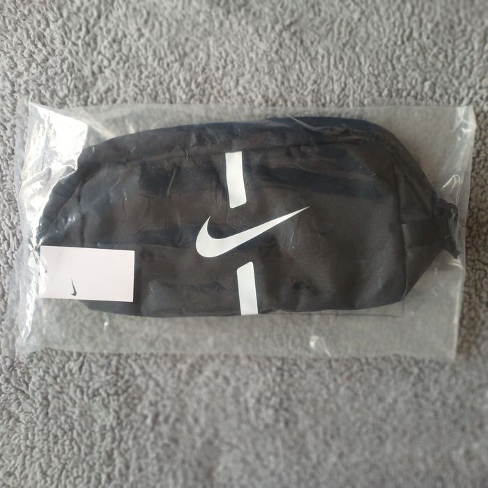 Продавам сак за обувки Nike