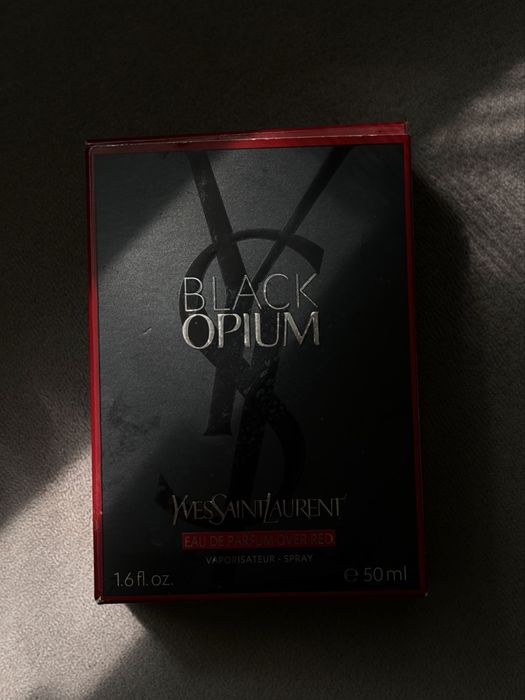 Yves Saint Laurent Black Opium Over Red