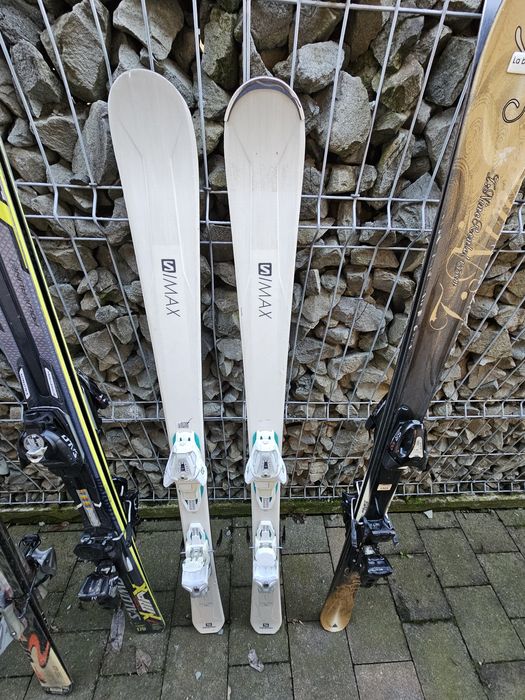 Vând skiuri salomon  156 cm ,170 cm si rossignol 146 cm , si 160 cm