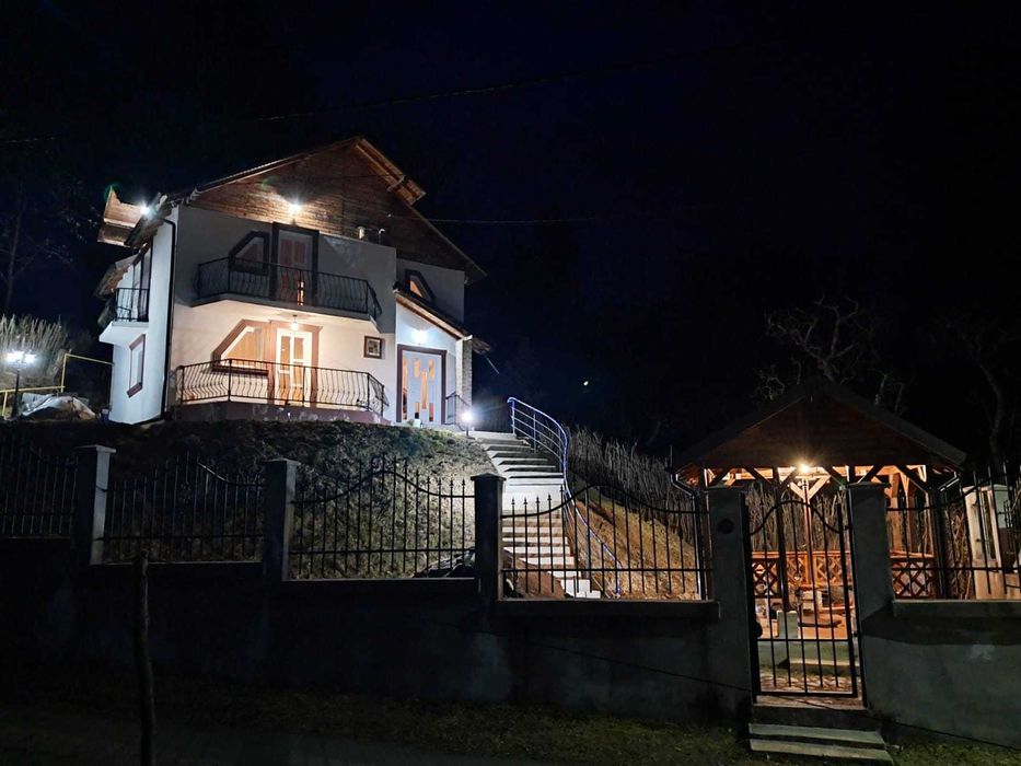 Casa de vacanta/locuinta permanenta direct proprietar linga Pucioasa