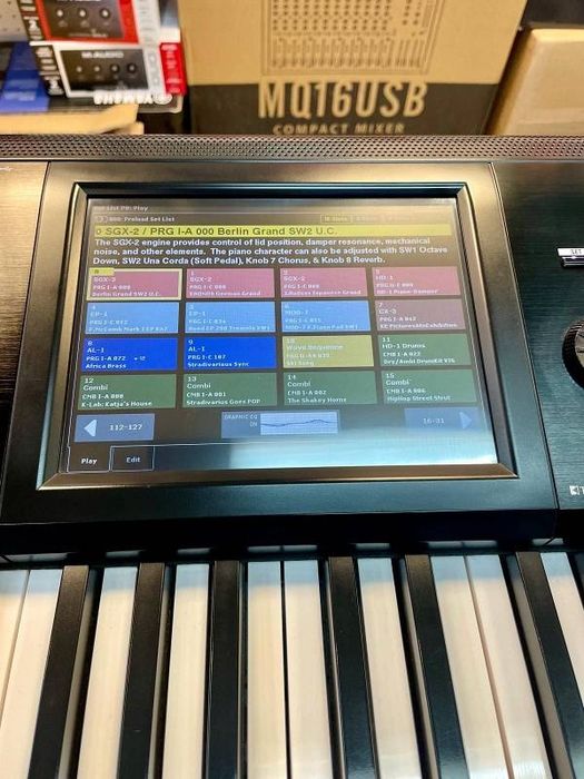 Korg Kronos 2 /73/RH3 (Nou) Japan