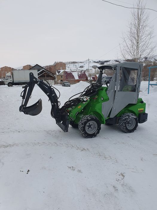 Продам мини погрузчик Avant 520