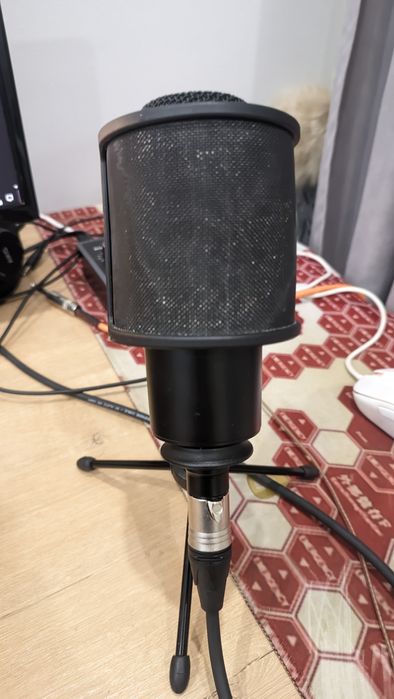 Студийный микрофон audio technica AT2020