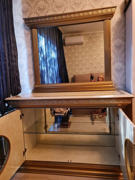 Продам зеркало с тумбой