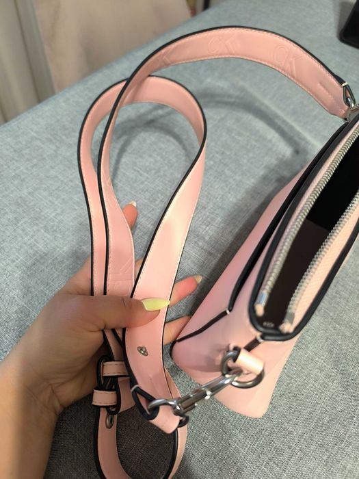 Розова чанта Calvin Klein