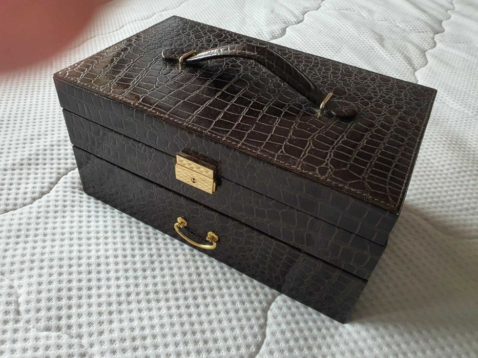 Кутия за бижута и часовници