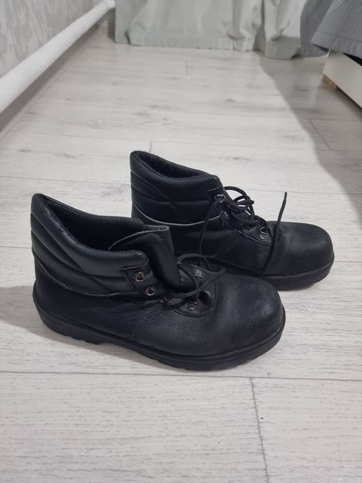 Работчая  обувь отличном состояний