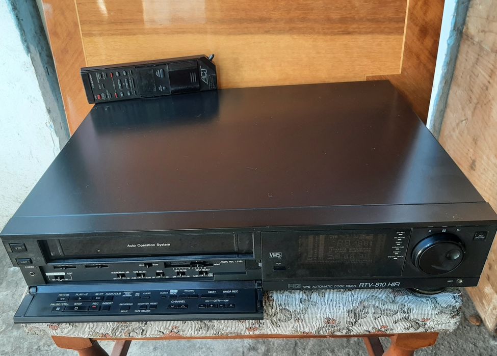 Vând videorecorder blaupunkt stereo rtv-810 în stare bună
