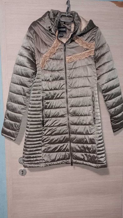 Дамско яке с качулка