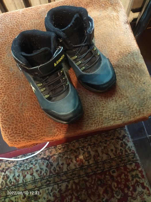 Продам кроссовки на мальчика