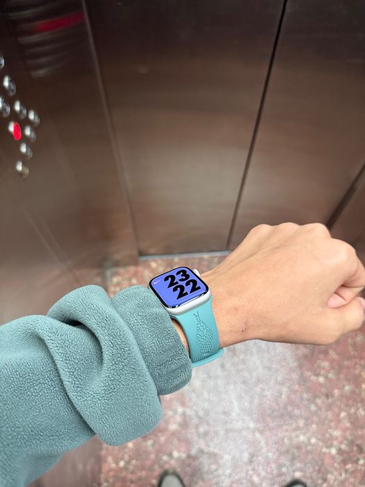 Apple Watch 7  .