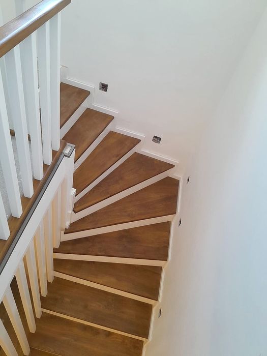 Scări din lemn masiv