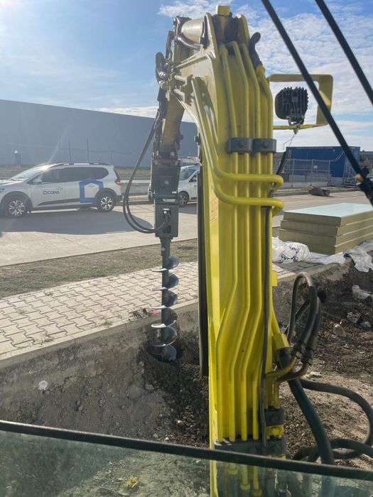 Inchiriez mini excavator cu burghiu si mai multe acesori