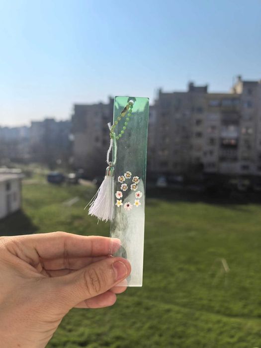 Книгоразделител от епоксидна смола