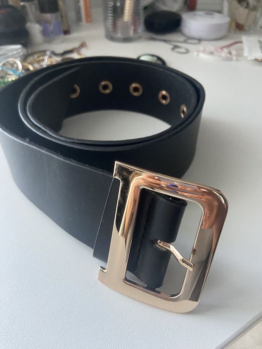 Колан тип Dior, черен със златиста катарама