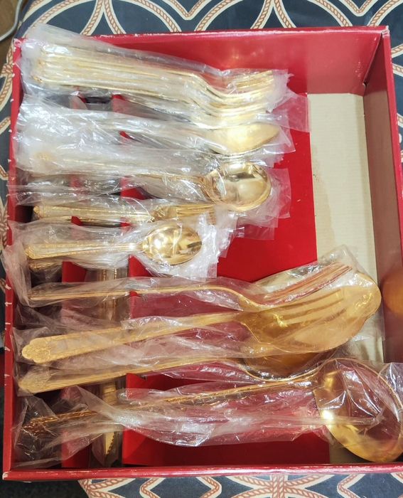 Продается набор 88 столовых предметов японский