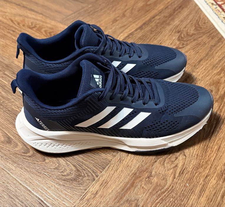 Кроссовки Adidas