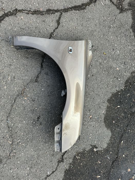 Крылья Тойота Авенсис