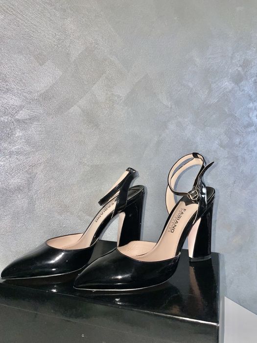 Естествен лак токчета