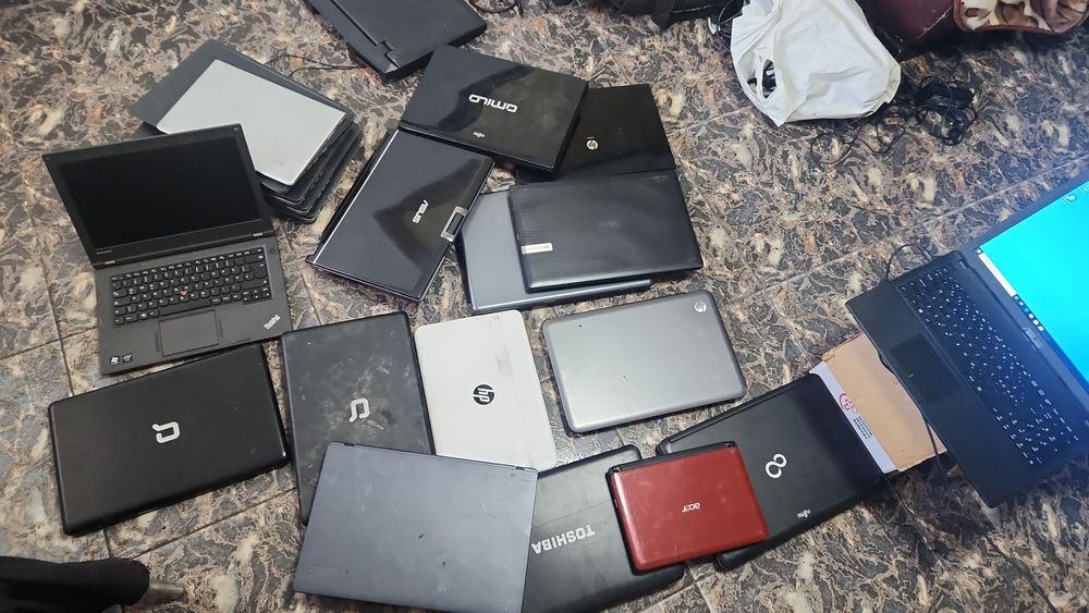 Vand laptopuri perfect functionale