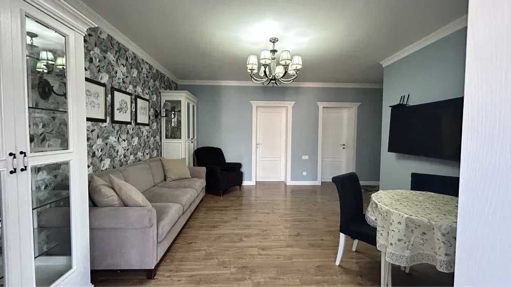 сдается квартира в центре 3 комнатная светлая