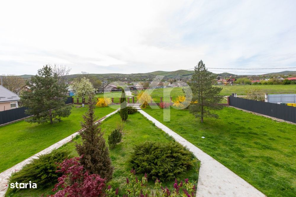 Casa/vila de vanzare cu teren generos 3659 mp si 3 constructii, Sarata