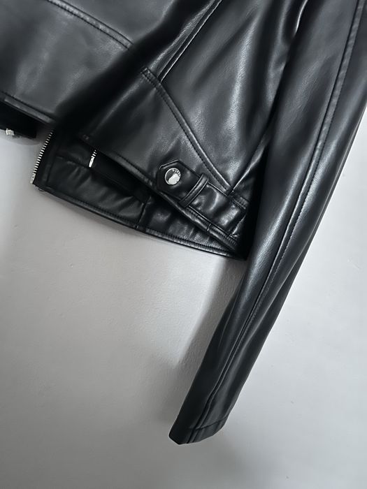 Ново яке Guess, размер S