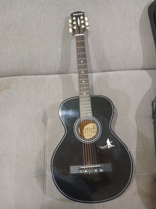 Продам гитару новую