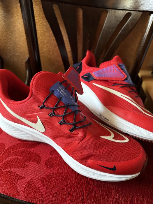 Adidasi tenesi Nike , Adidas noi si conversi Chuck Taylor All Star