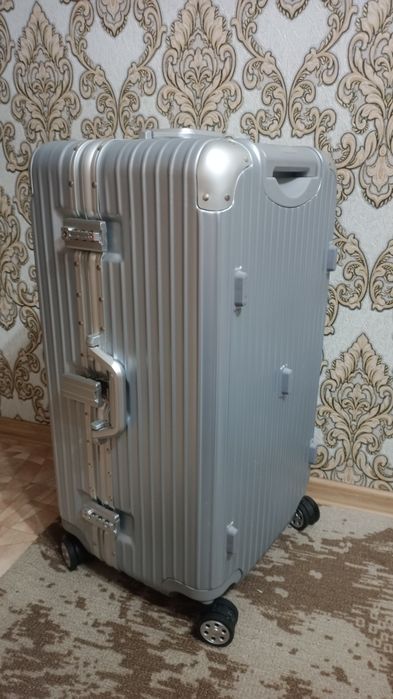 Продам чемодан б/у