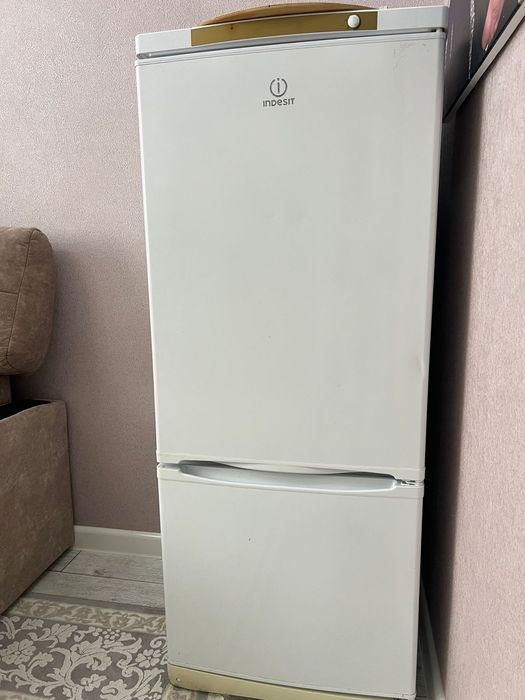 Холодильник Indesit
