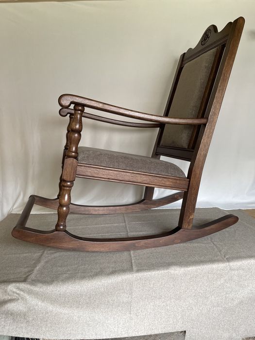 Люлеещ се стол от масив