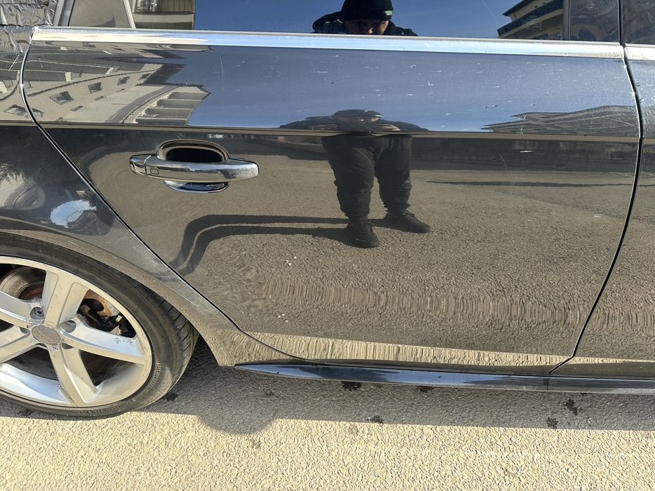 Usa fata spate stanga  audi a4 b8 sedan berlina LZ9Y