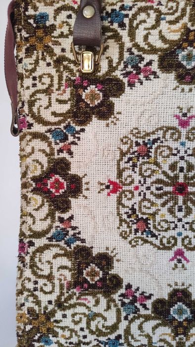 Шикозна дамска чанта ретро от 70-те години на миналия век