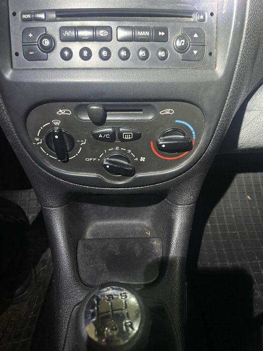 Продавам Пежо 206