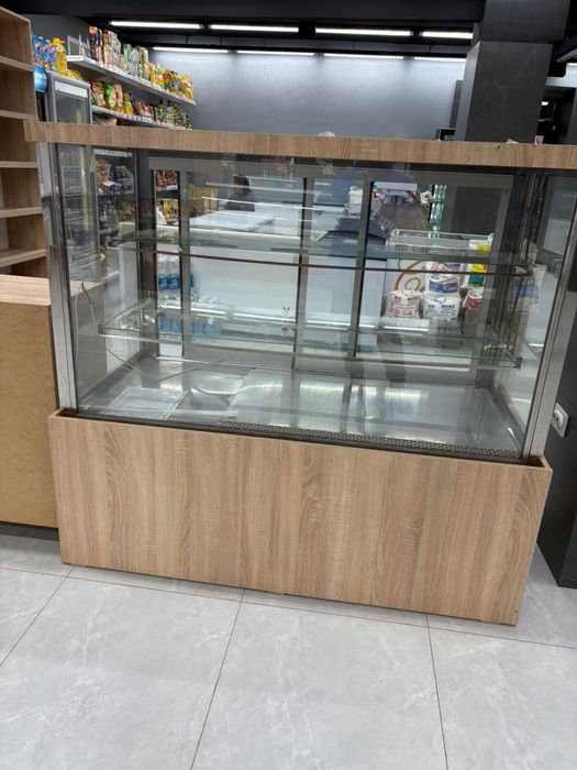 Продам ветринный холодильник